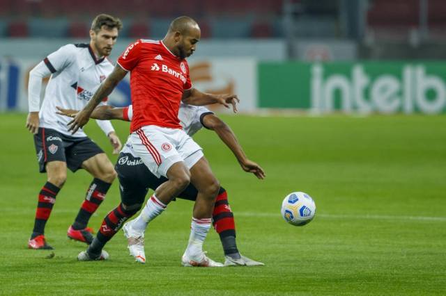 Inter perde para o Vitória no Beira-Rio e é eliminado da Copa do Brasil