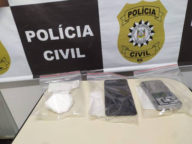 Polícia Civil prende mulher por tráfico de drogas no bairro Pró Morar em Três de Maio