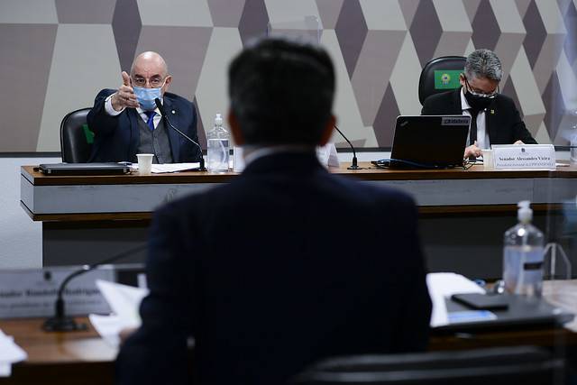 Terra nega gabinete paralelo e diz que não sugeriu imunidade de rebanho a Bolsonaro