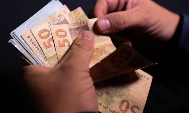 Bolsonaro sanciona medida que facilita acesso a crédito