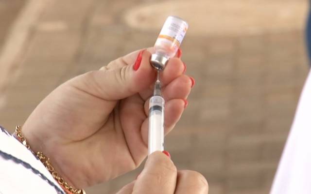 Vacinação contra Covid-19 em pessoas acima de 44 anos ocorre amanhã em Três de Maio