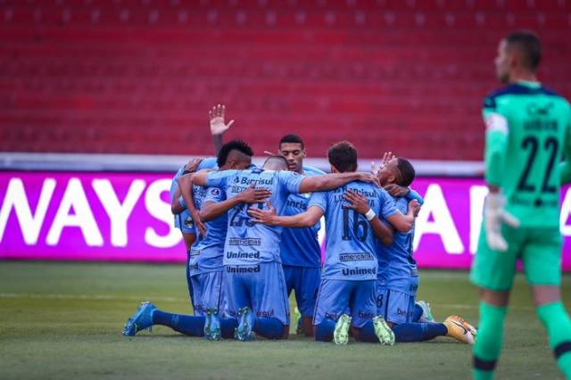 Grêmio bate a LDU e larga em vantagem nas oitavas de final da Sul-Americana