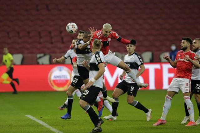 Inter perde para o Olimpia nos pênaltis, revive trauma e está fora da Libertadores