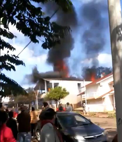 VÍDEO: incêndio de grandes proporções em Tucunduva