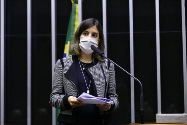 Câmara dos Deputados aprova projeto que cria política de bem-estar para profissionais da educação