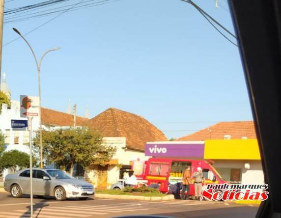 Adolescente é atropelada sobre a faixa de segurança na Avenida Uruguai