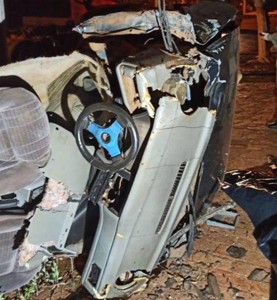 Jovem morre ao colidir carro contra árvore em Santa Rosa