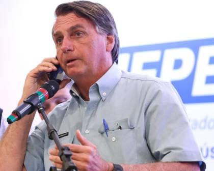 Em áudio, Bolsonaro pede para caminhoneiros liberarem estradas