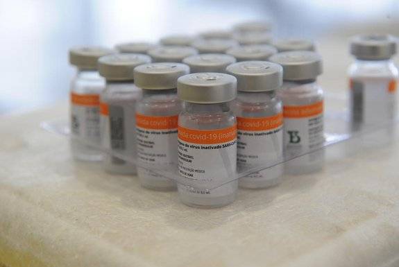 RS deve receber 926 mil doses de vacinas contra a covid-19 até segunda-feira