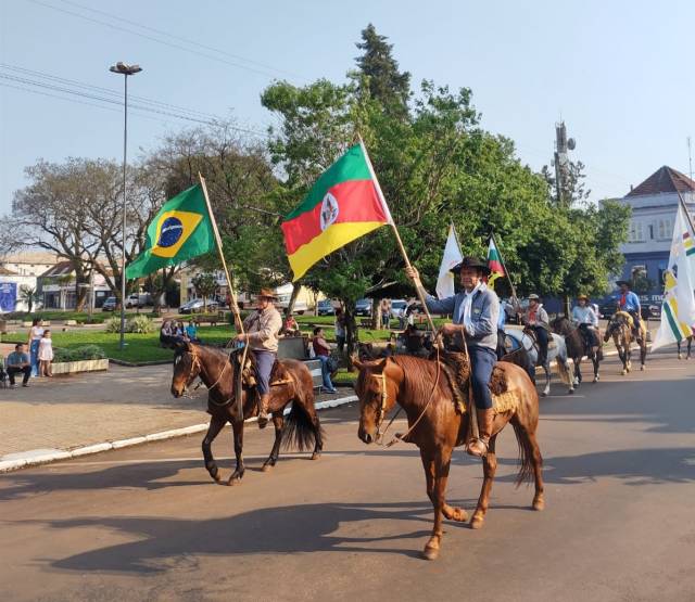 Cavalgada e missa campal marcam o 20 de Setembro em Três de Maio