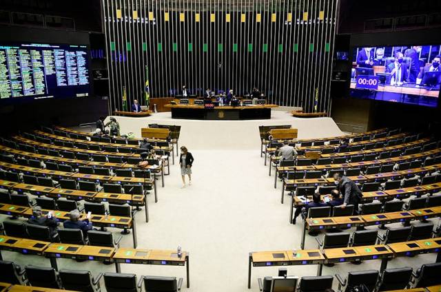 Senadores derrubam veto à suspensão de prova de vida do INSS