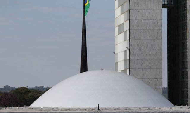 Câmara aprova punição para quem divulgar infração de trânsito