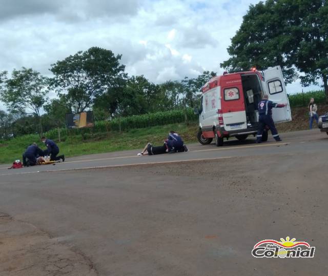 Casal de jovens fica ferido em colisão entre carro e moto na RS 342 em Três de Maio