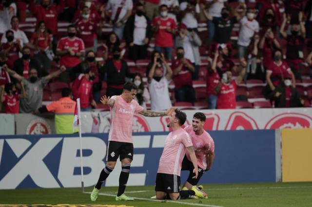 Inter leva gol no fim, empata com o Bragantino, mas ingressa no G-6