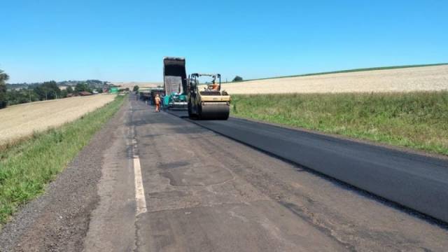 Obras renovam condições da ERS-207 em Humaitá