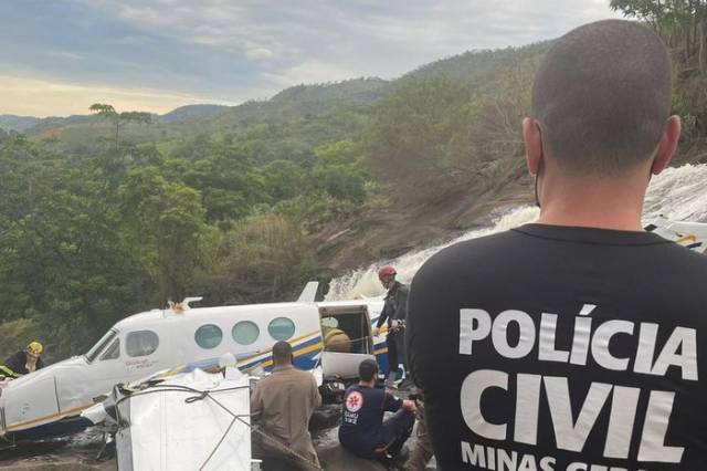 Quem são as vítimas do acidente de avião que matou Marília Mendonça