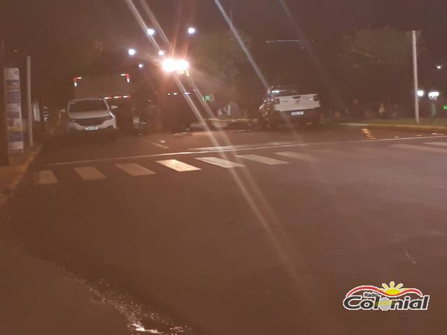 Rede de água da CORSAN se rompe na Av. Uruguai no Centro de Três de Maio