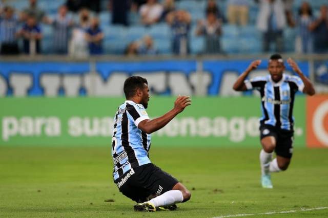 Grêmio goleia o São Paulo na Arena e ganha fôlego na luta contra o rebaixamento