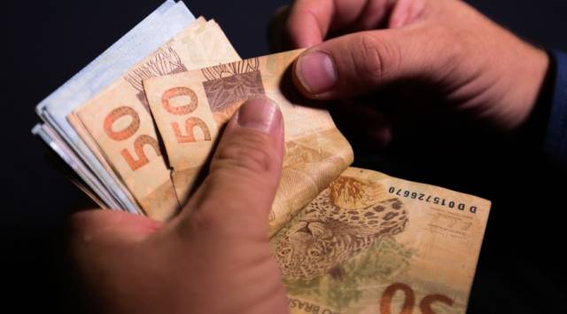 Segunda parcela do décimo terceiro salário deve ser paga até esta segunda-feira