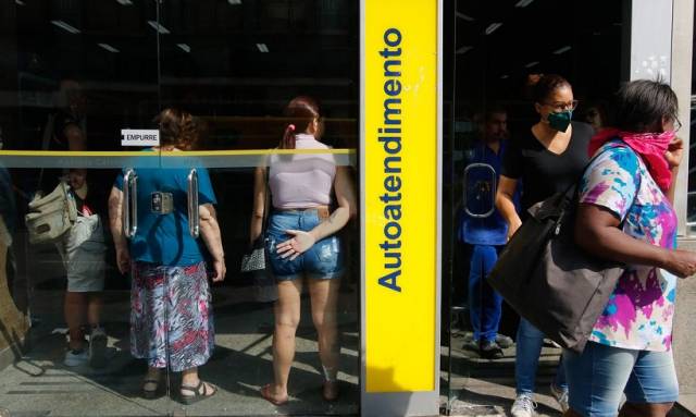 Bancos atendem em horário especial nesta sexta, véspera do Natal