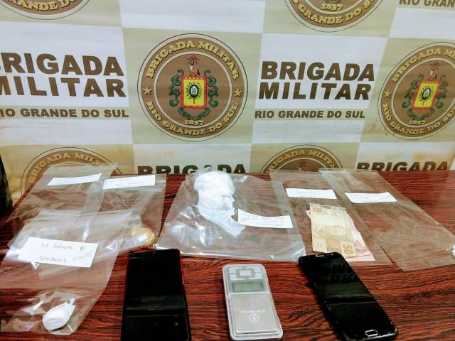 Brigada Militar acompanha veículo em fuga, prende homem e apreende drogas em Três de Maio