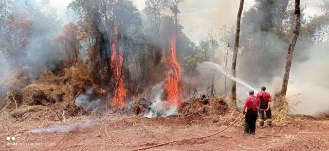 Incêndios já atingem aproximadamente 150 hectares no interior de Boa Vista do Buricá