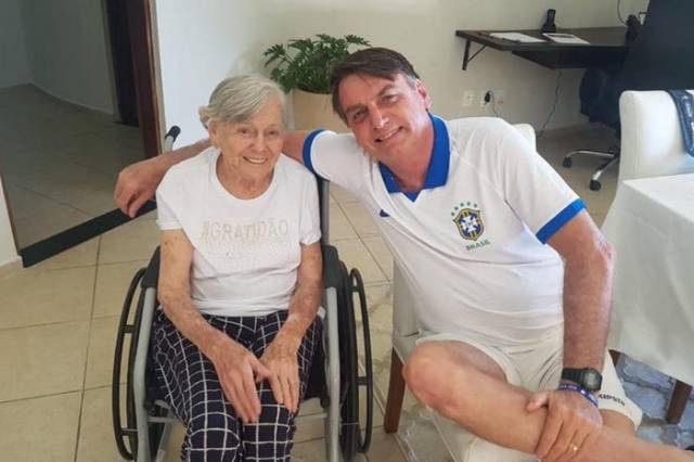 Mãe de Jair Bolsonaro morre aos 94 anos