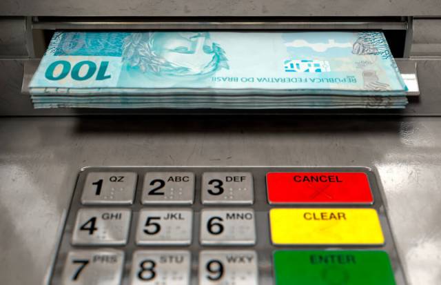 INSS paga a partir de hoje benefícios de até um salário mínimo