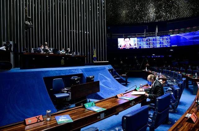 Senado aprova projeto que cria programa de combate à evasão escolar