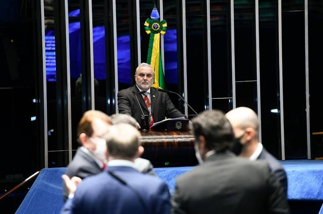 Votação dos projetos sobre combustíveis fica para depois do carnaval