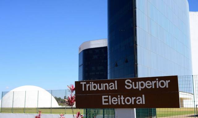 TSE aprova ajuste de calendário eleitoral e fiscalização nas eleições
