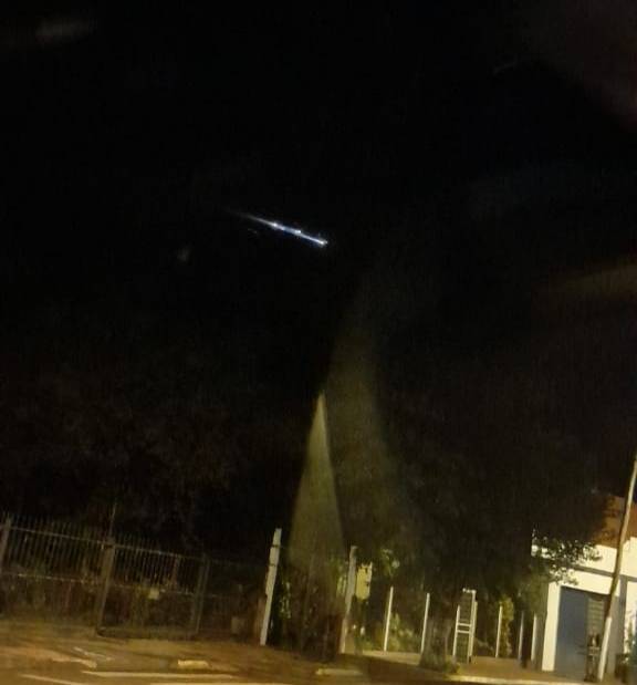 Moradora de Horizontina registra em vídeo fileira de luzes no céu
