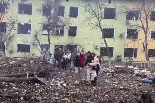 Ataque aéreo atinge hospital infantil e maternidade na Ucrânia deixando três mortos e pelo menos 17 feridos