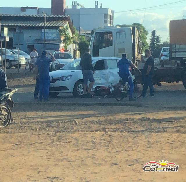 Acidente envolve carro e moto na Área Industrial em Três de Maio