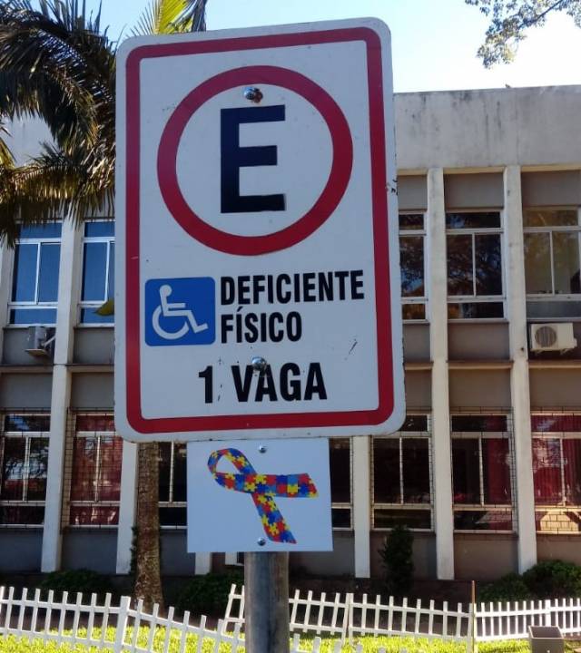 Pessoas com autismo passam a ter direito a vagas de estacionamento