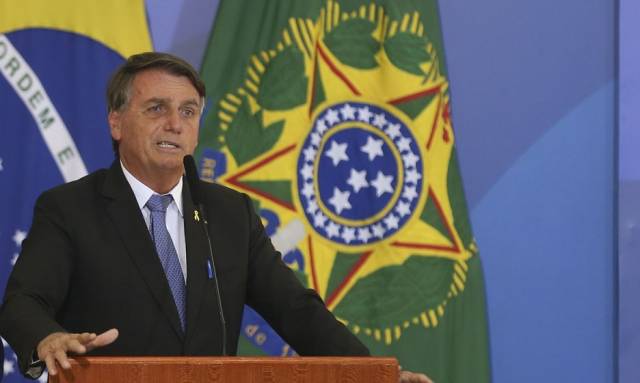 Bolsonaro diz ter pedido apoio para conter embargo a fertilizantes