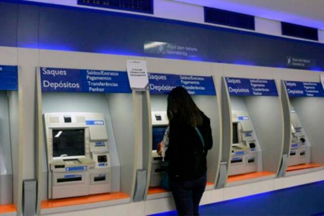 Bancos voltam a abrir na sexta-feira