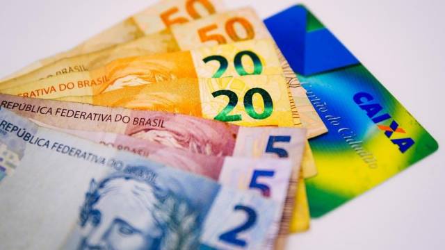 Saques do FGTS para nascidos em fevereiro começam neste sábado; veja como pedir