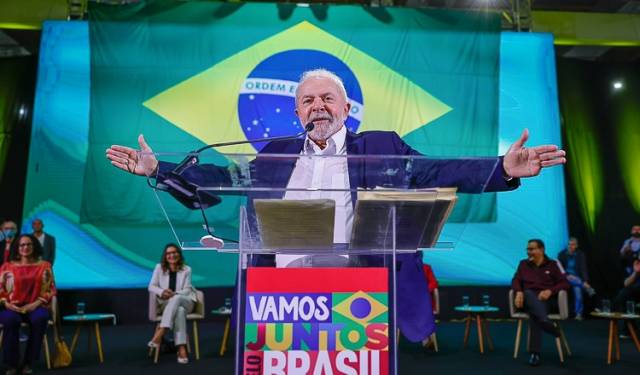 PT lança pré-candidatura de Lula à presidência com Alckmin como vice