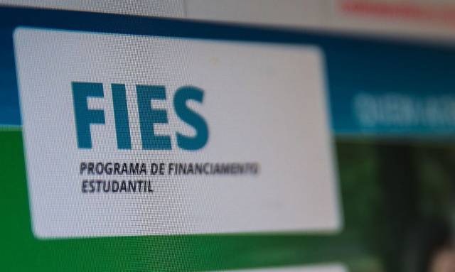 Câmara aprova MP que permite renegociação de dívidas do Fies