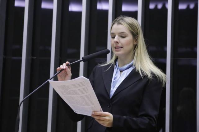 Câmara aprova texto-base de projeto que regulamenta educação domiciliar