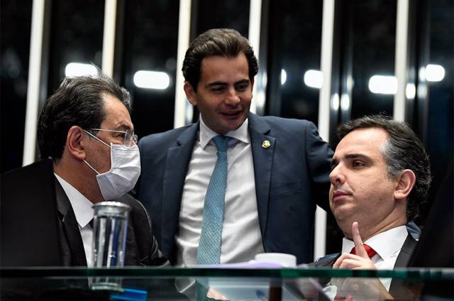 Senado aprova PL que devolve valores pagos a mais na conta de luz
