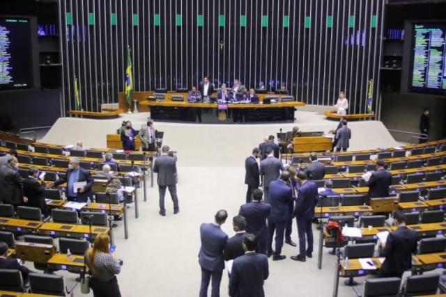 Câmara aprova projeto que prevê reembolso na tarifa de energia