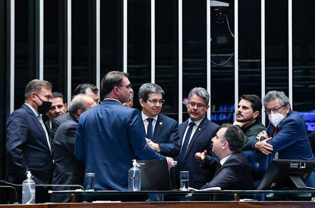 Presidente do Senado diz que CPI do MEC ficará para depois da eleição