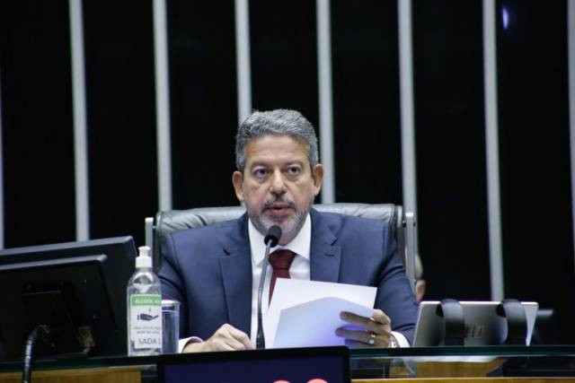 Lira adia votação das PECs do Estado de Emergência e da Enfermagem