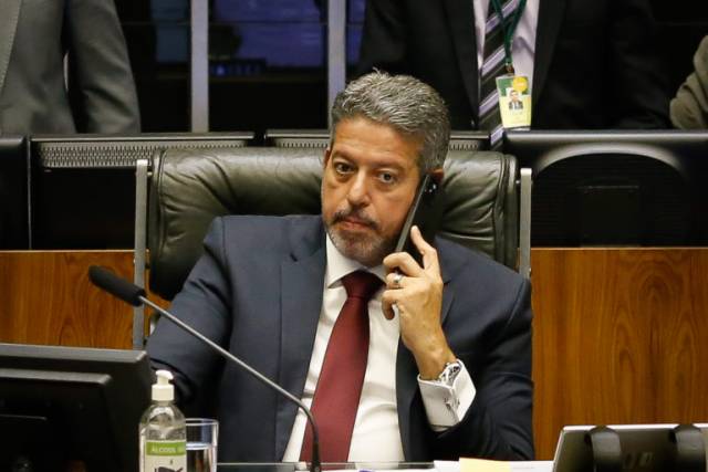 14º salário para aposentados do INSS fica para 2023