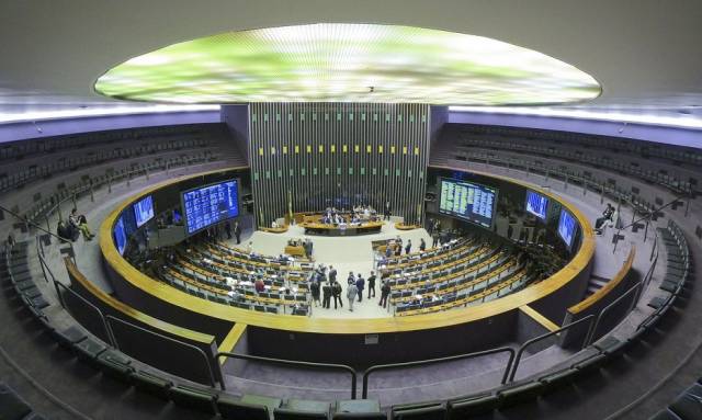 Congresso promulga emendas do estado de emergência e do piso salarial da enfermagem