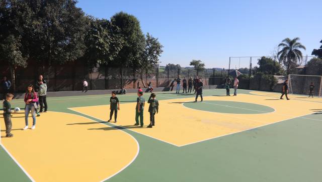 Quadra de esportes do Promorar é reinaugurada