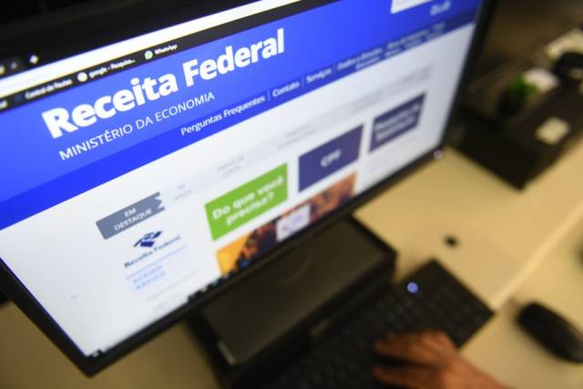 Receita Federal alerta sobre golpes aplicados via internet