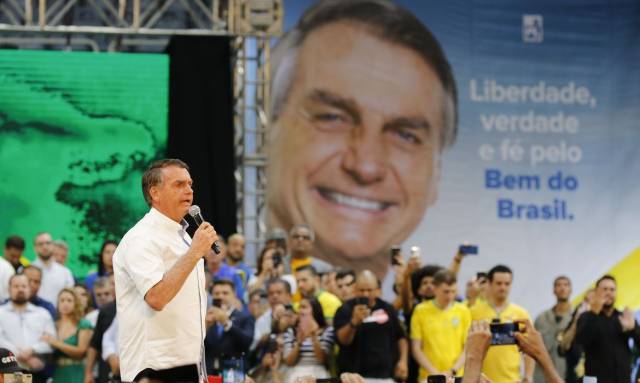 Jair Bolsonaro registra candidatura e declara patrimônio de R$ 2,3 milhões